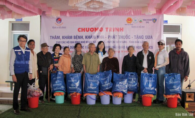 Khám bệnh, cấp thuốc miễn phí cho hơn 1.500 lượt người dân xã Ea Kiết